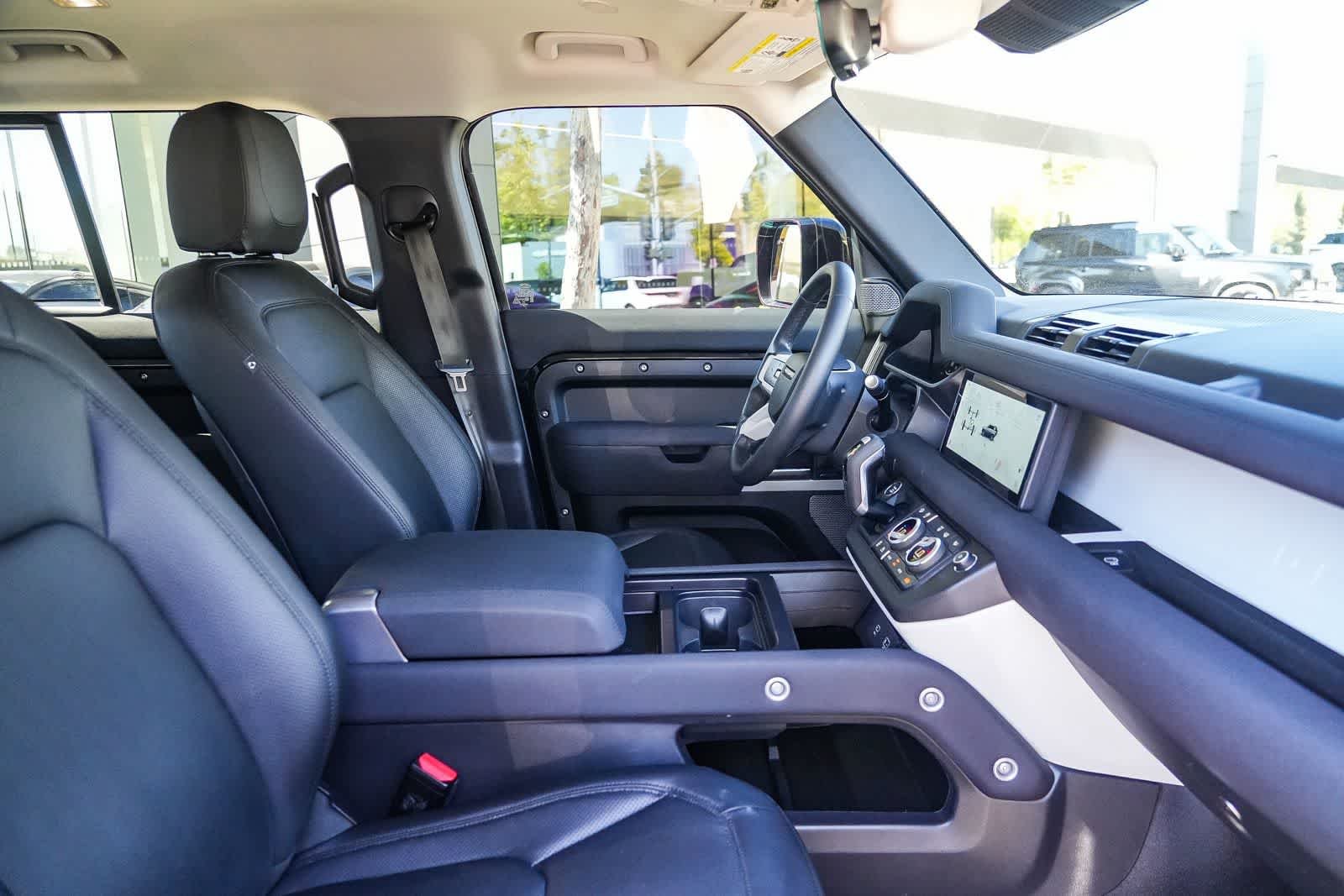 Used 2023 Santorini Black Metallic Land Rover S image 15