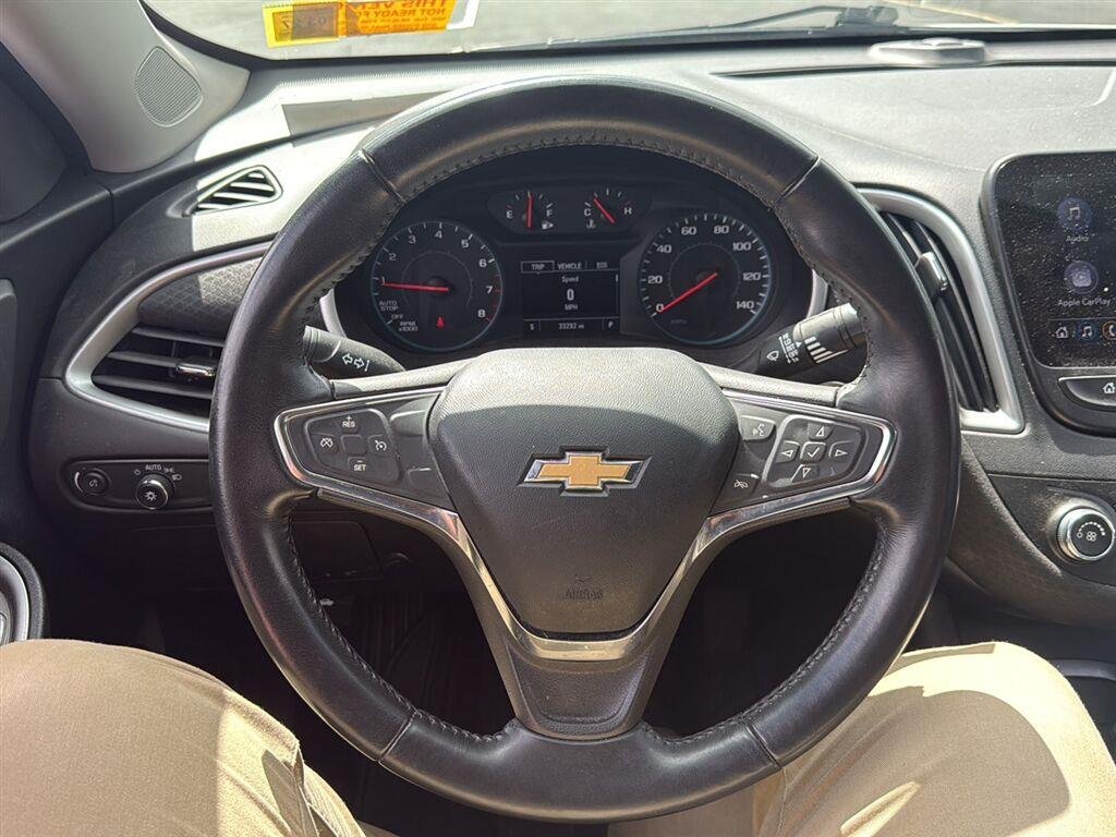 Used 2021 Summit White Chevrolet RS image 3