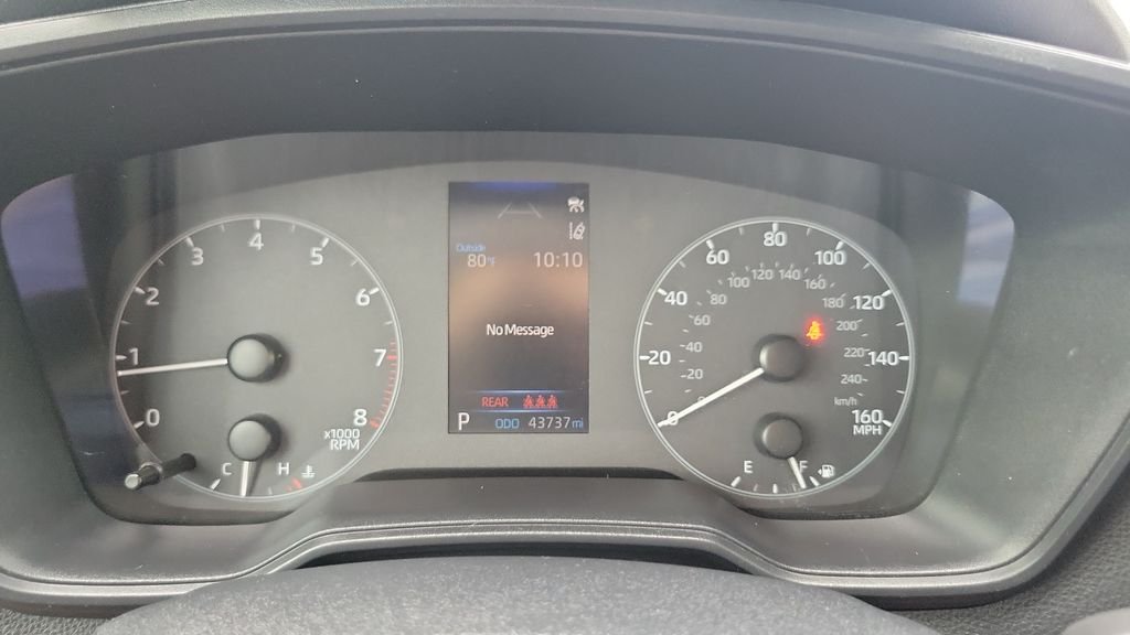 Certified Used 2024 Silver Toyota LE image 22