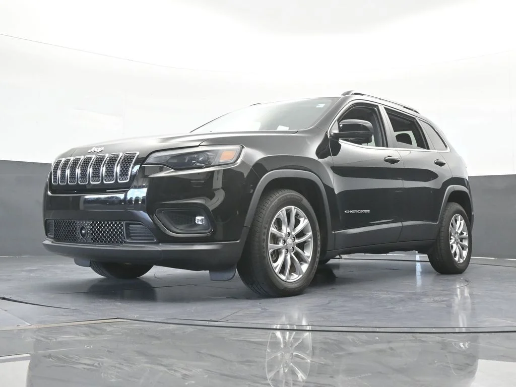 Used 2022 Diamond Black Crystal Pearlcoat Jeep Latitude Lux image 51