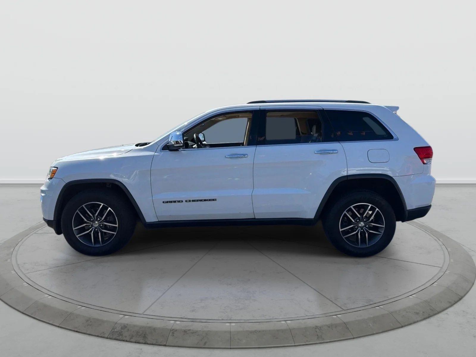 Used 2018 White Jeep Limited image 4