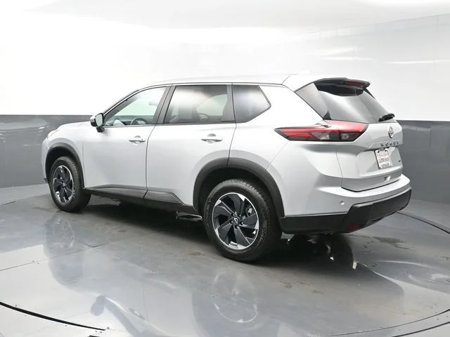 Used 2025 Silver Nissan SV image 5