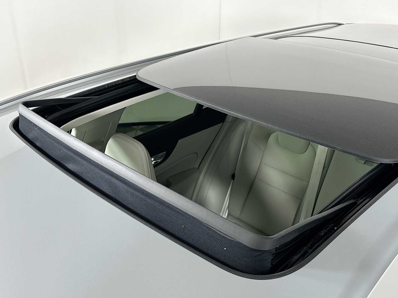 Used 2026 Vapour Grey Volvo Plus image 20