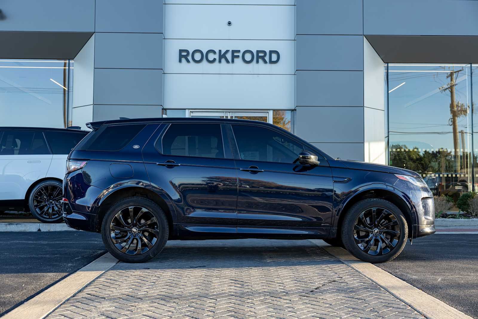 Used 2020 Portofino Blue Metallic Land Rover SE R-Dynamic image 8