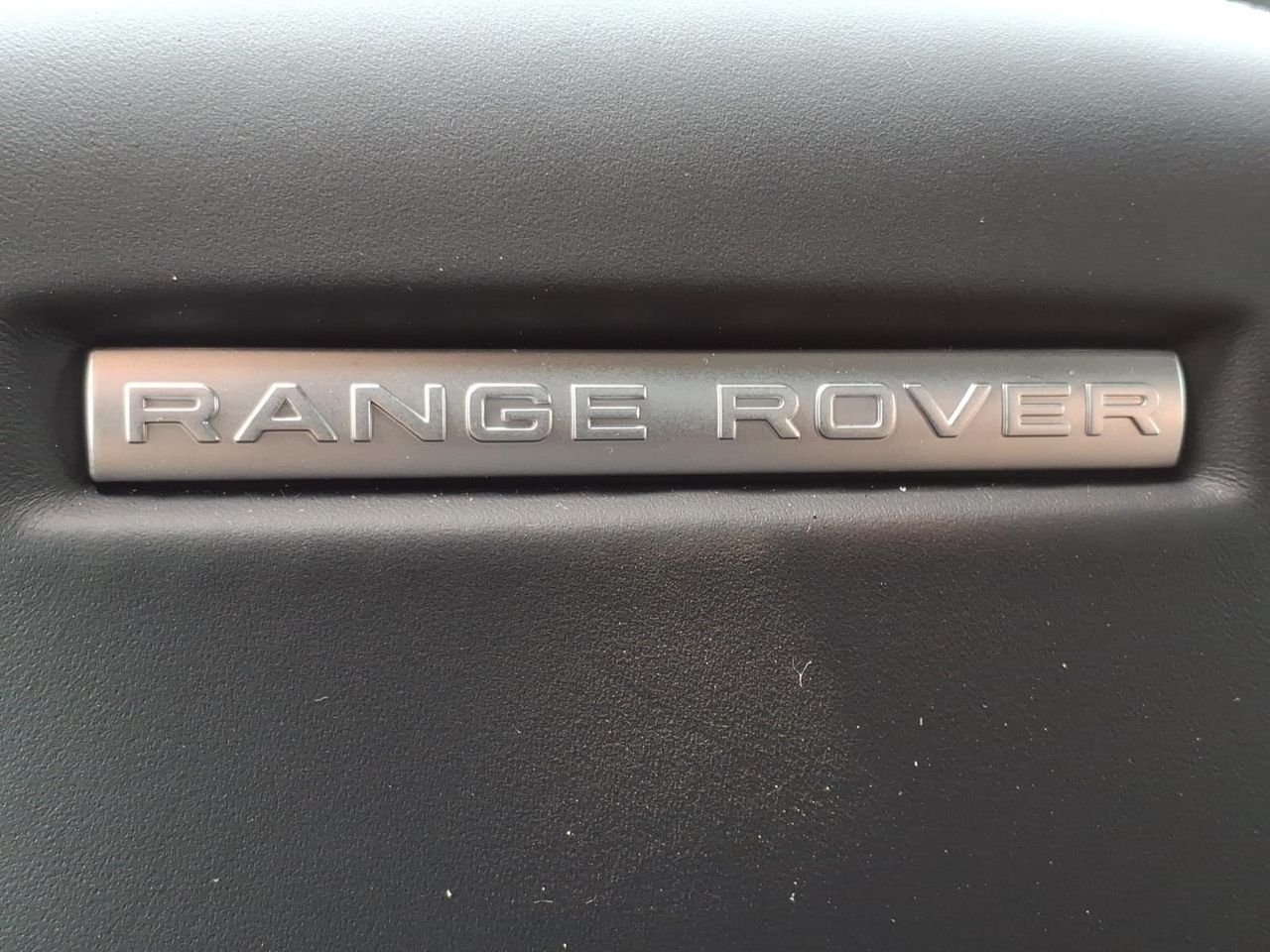 New 2026 Ostuni Pearl White LAND ROVER Dynamic SE image 20