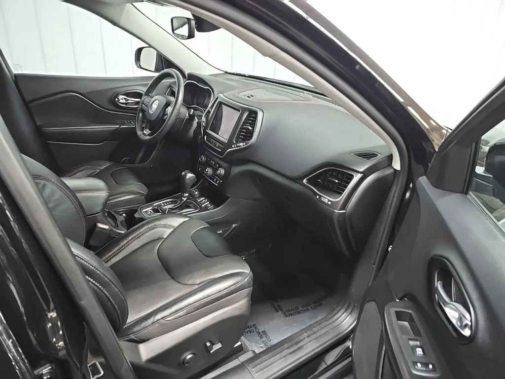 Used 2022 Black Jeep Trailhawk image 17