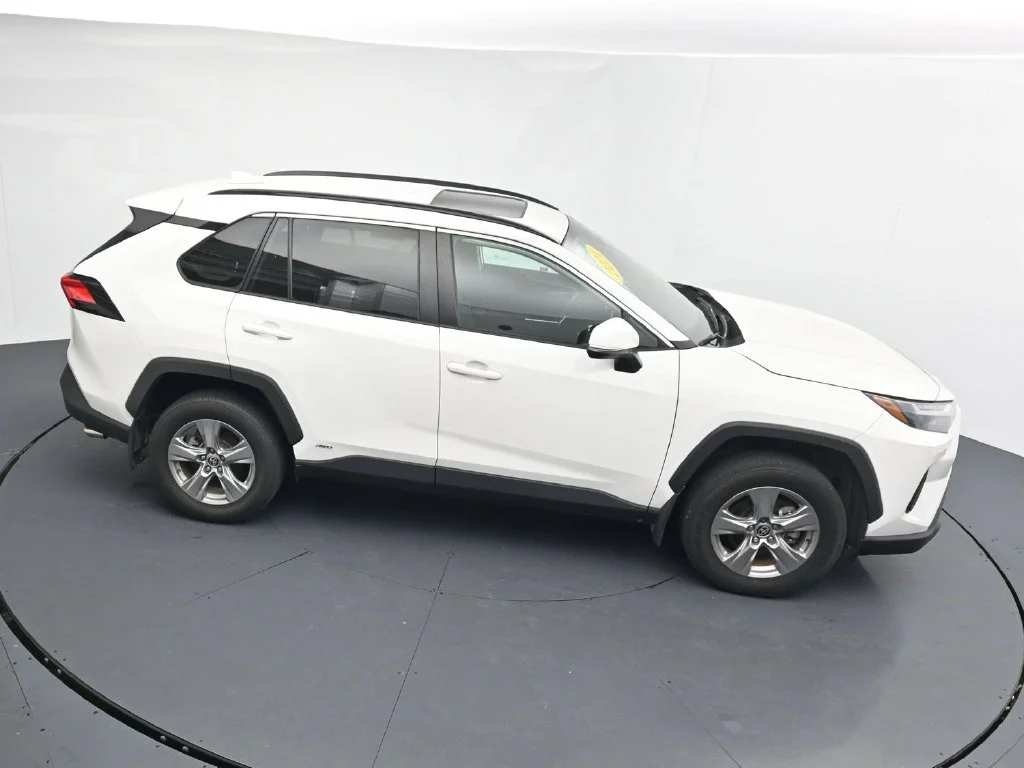 Used 2024 White Toyota XLE image 16