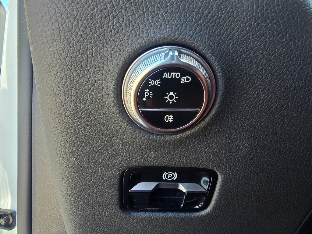 Used 2024 Polar White Mercedes-Benz 300 image 18