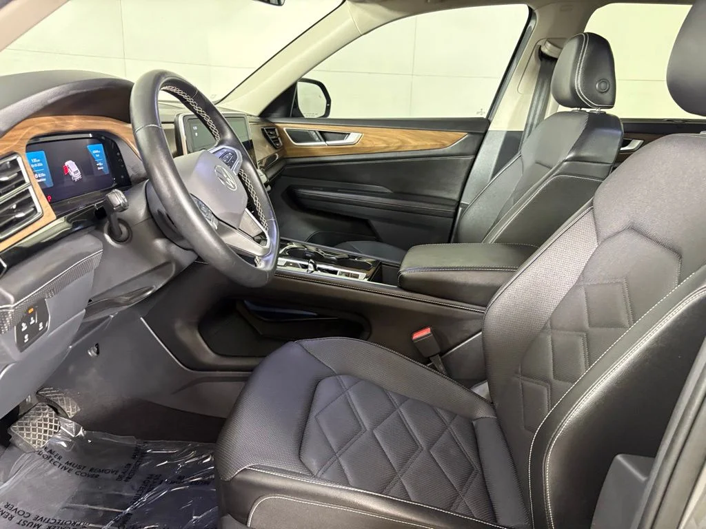 Used 2024 Gray Volkswagen 2.0T SE w/Technology image 22