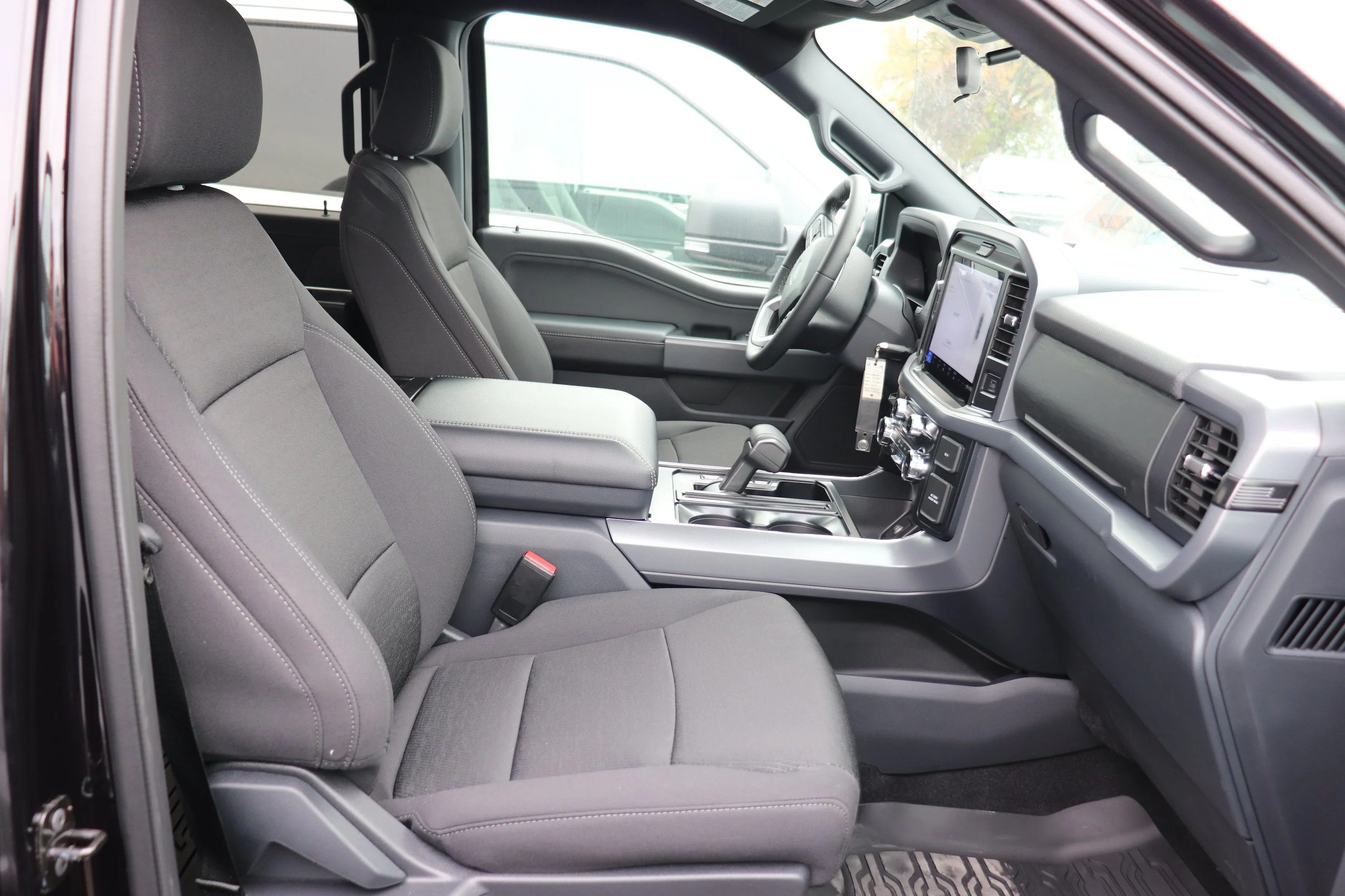 New 2026 AGATE BLACK METALLIC Ford XLT image 8