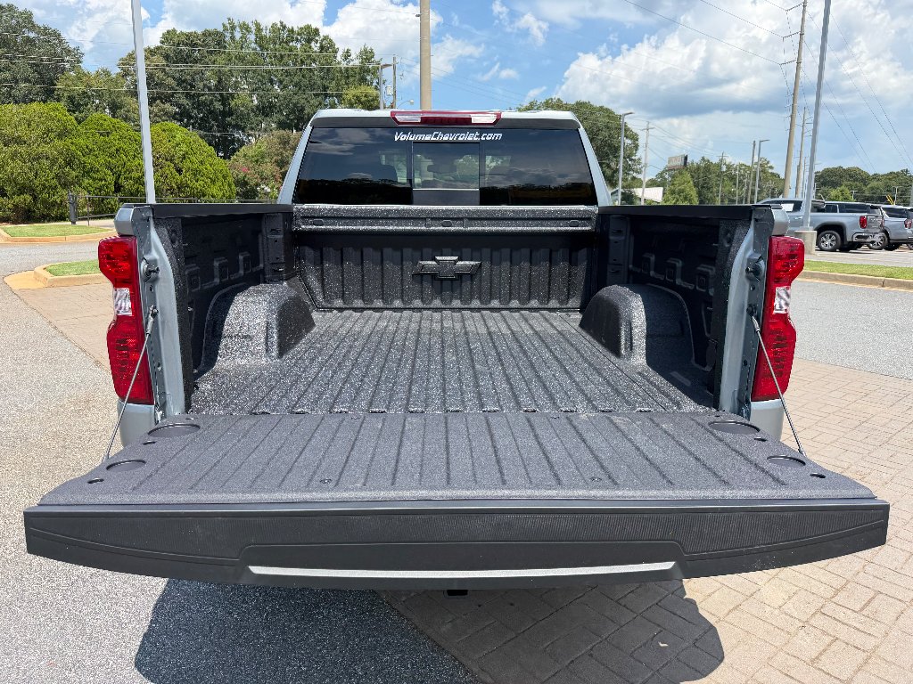 New 2026 Sterling Gray Metallic Chevrolet LT image 21