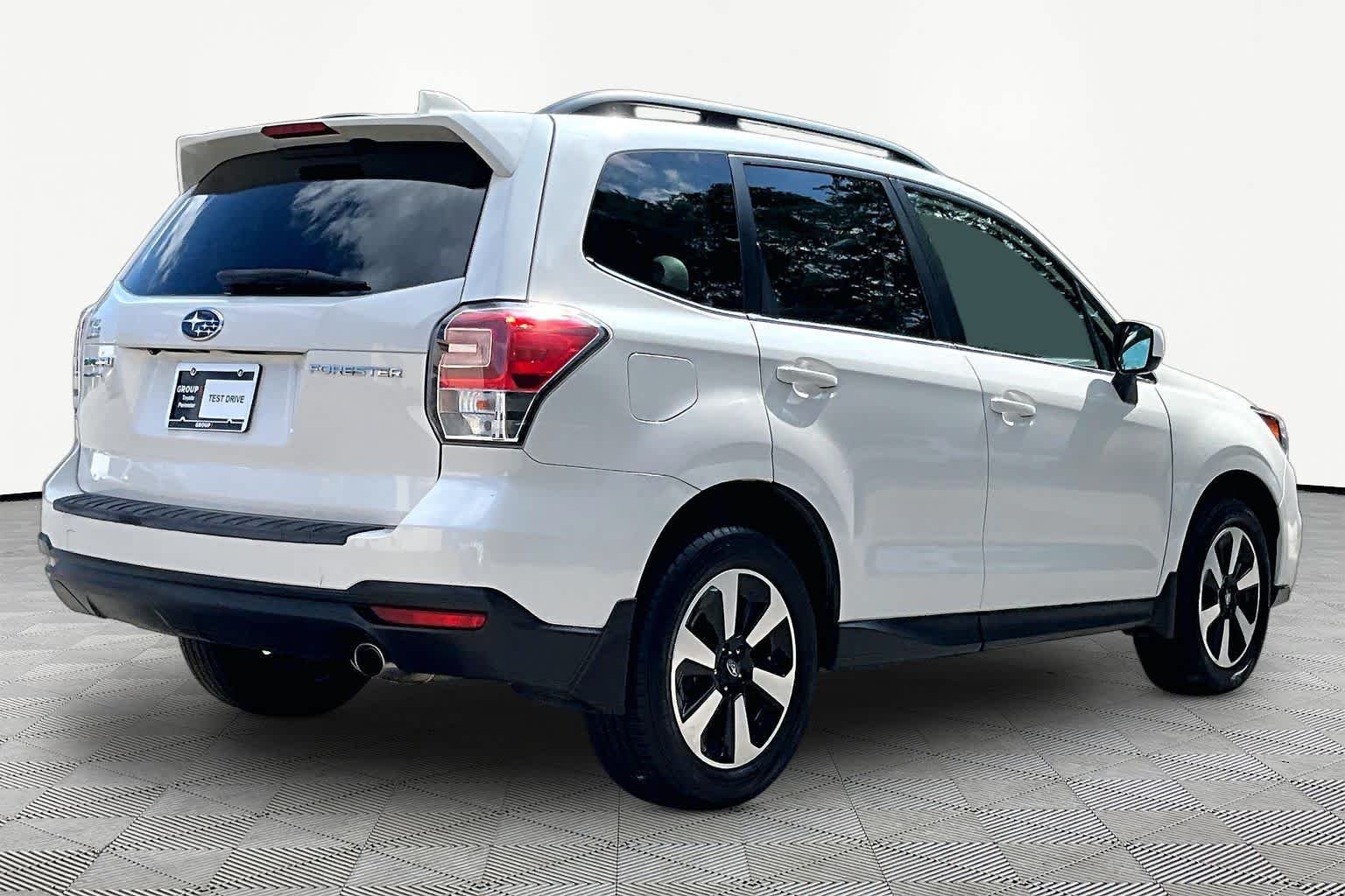 Used 2018 Crystal White Pearl Subaru Limited image 13