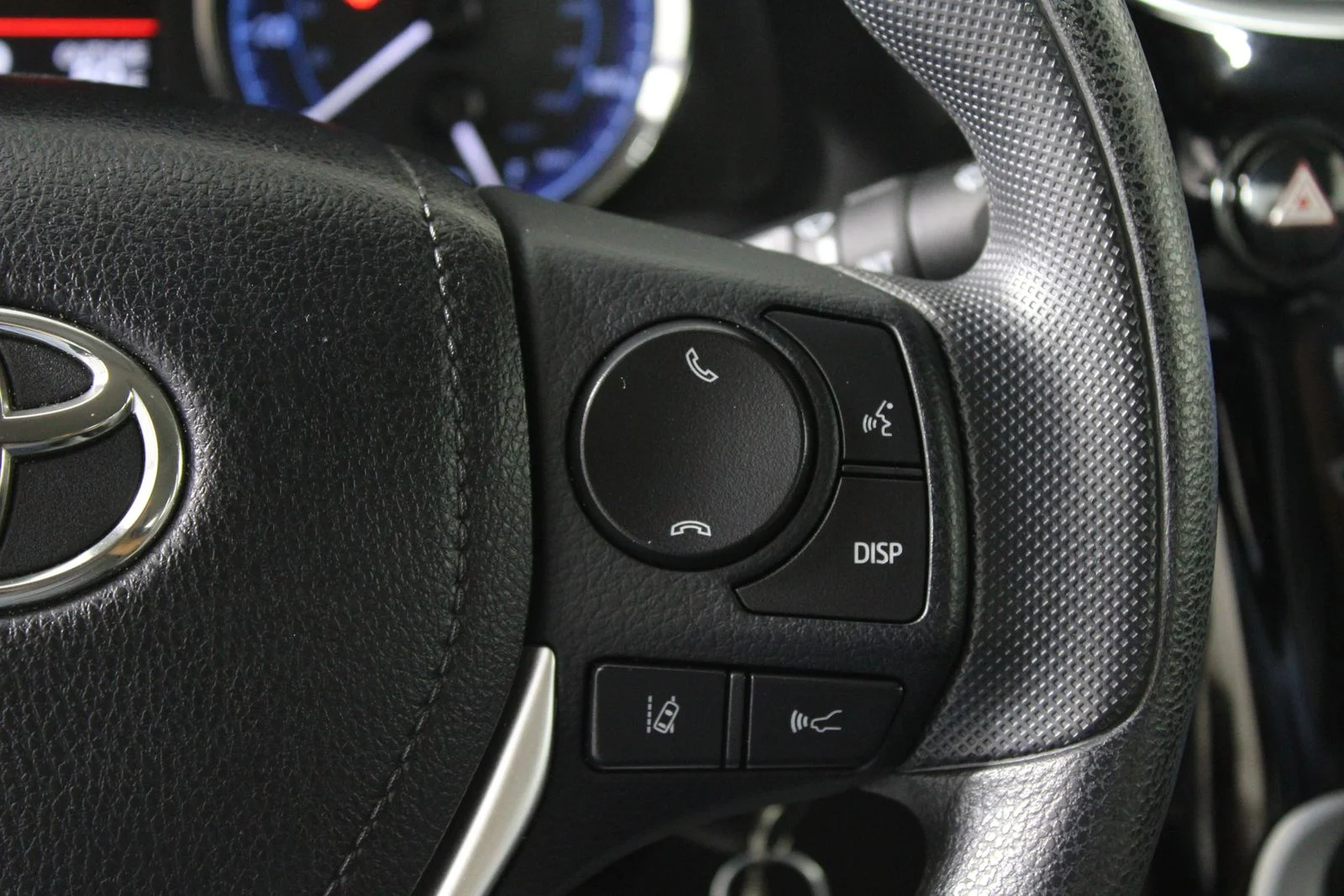 Used 2017 Gray Toyota LE image 12