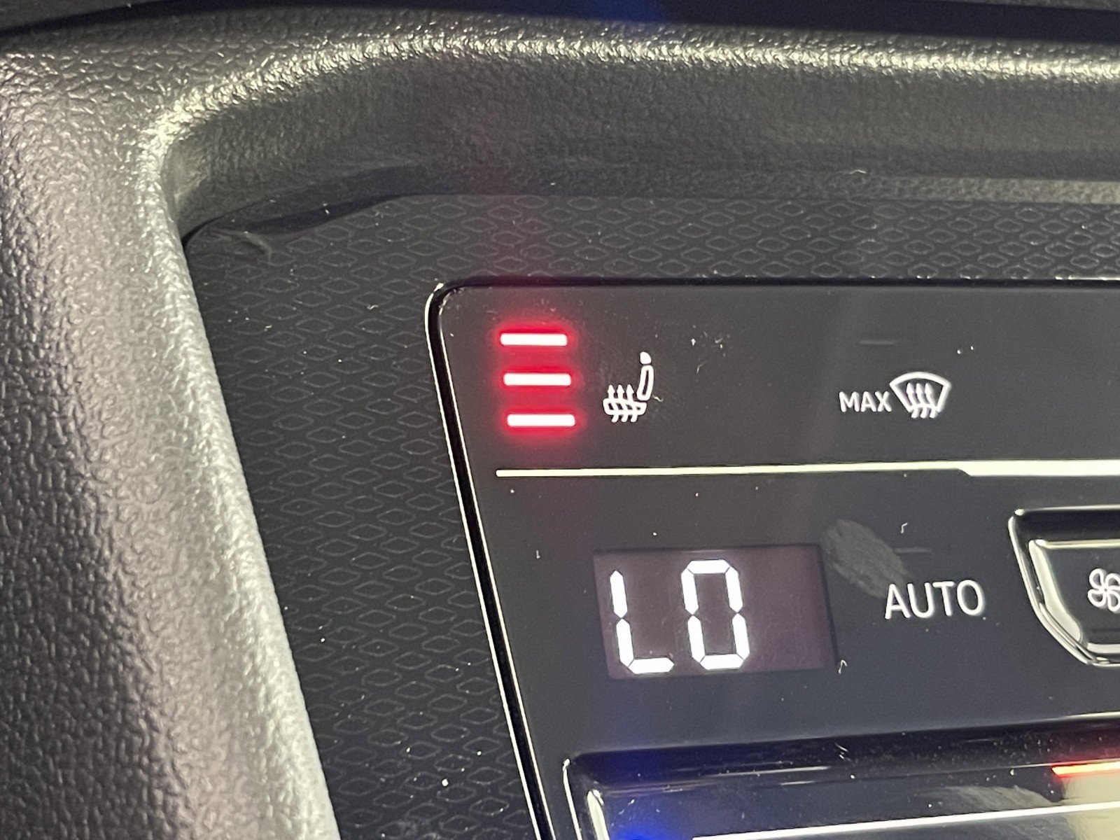 2025 Volkswagen Taos SE Black - Photo 30