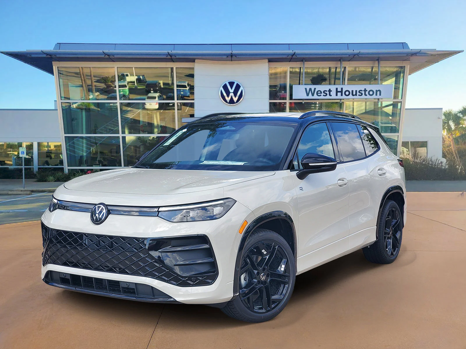 2026 Volkswagen Tiguan 2.0T SE R-Line Black's photo
