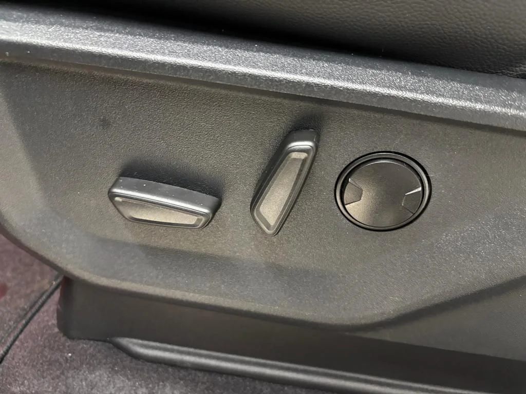 New 2026 Agate Black Metallic Ford XLT image 19