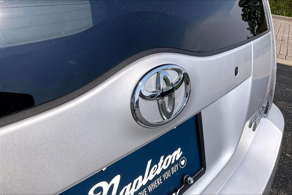 Used 2008 Silver Toyota Base image 31