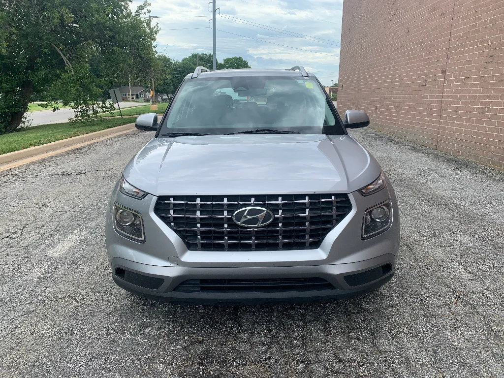Used 2025 Shimmering Silver Hyundai SEL image 8