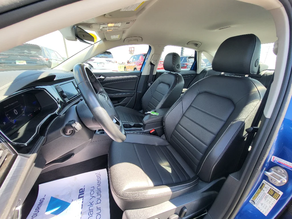 Used 2024 Deep Black Pearl Volkswagen SE image 22