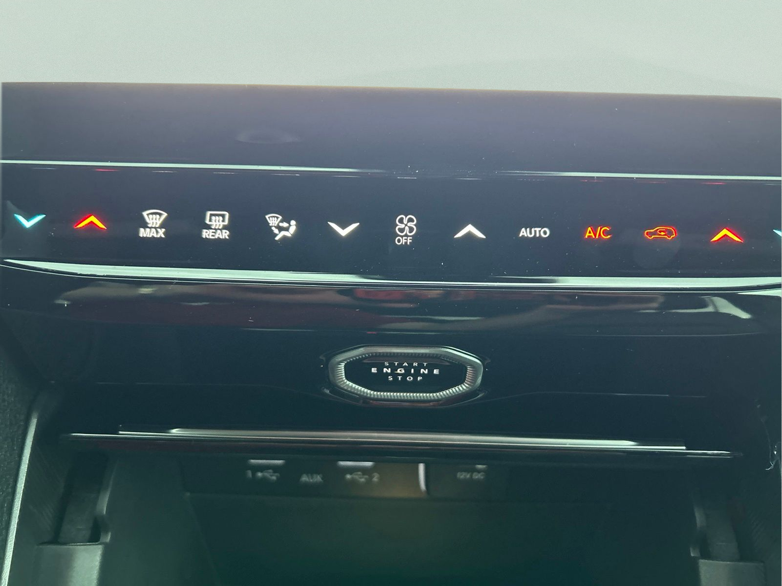New 2026 Diamond Black Crystal Pearlcoat Jeep Limited image 29