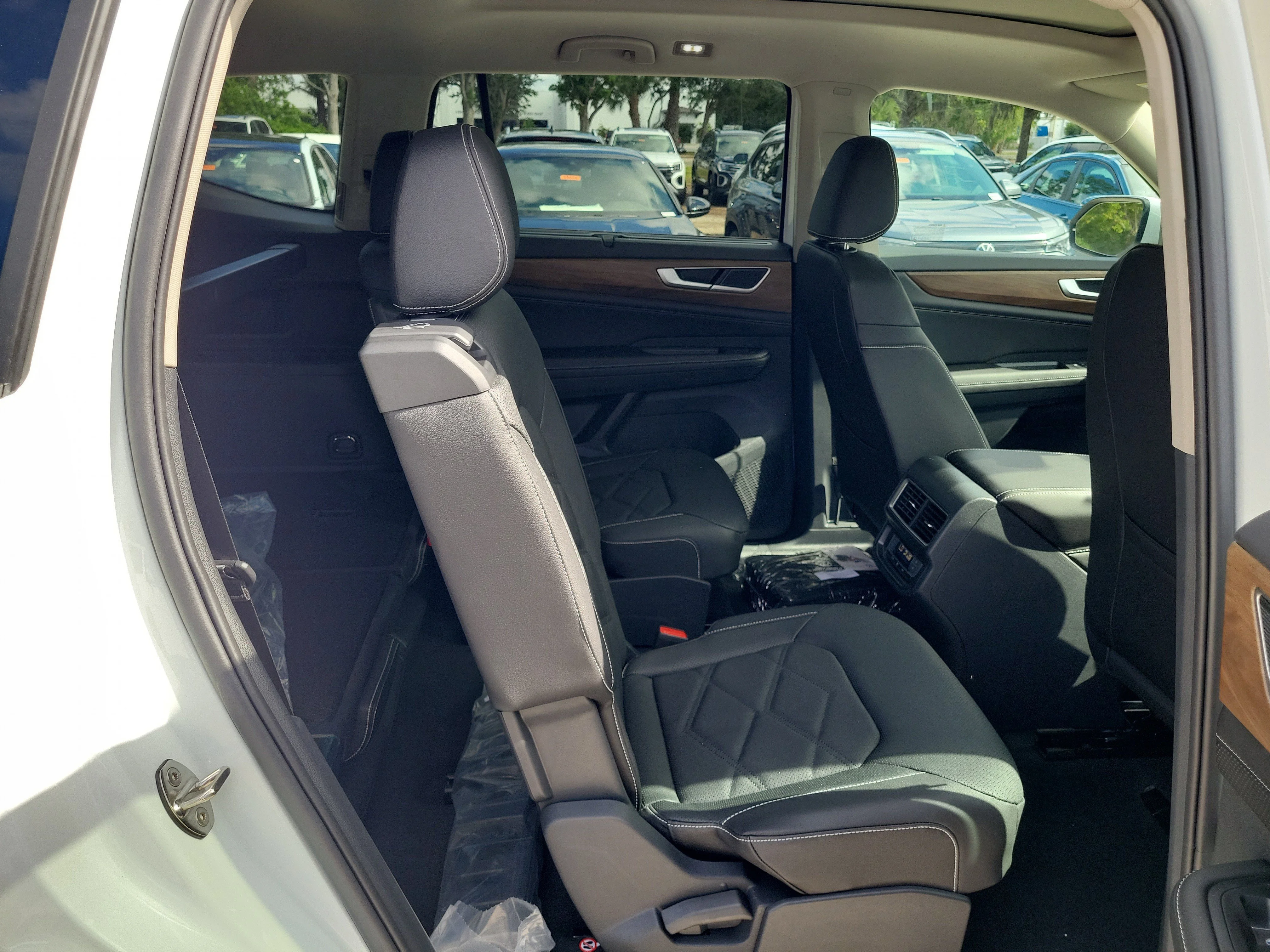 New 2026 White Volkswagen 2.0T SE w/Technology image 9