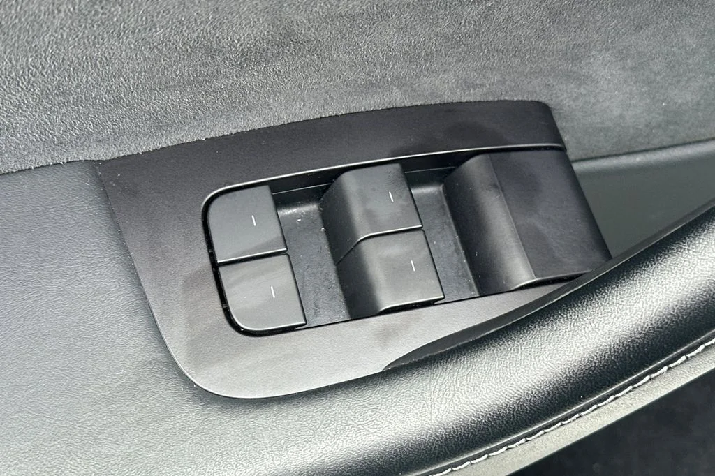 2023 Tesla Model Y Long Range - Photo 12