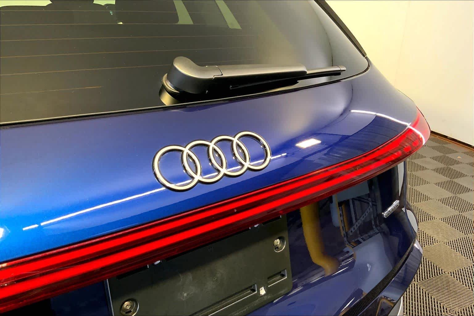Used 2025 Navarra Blue Metallic Audi Premium image 33