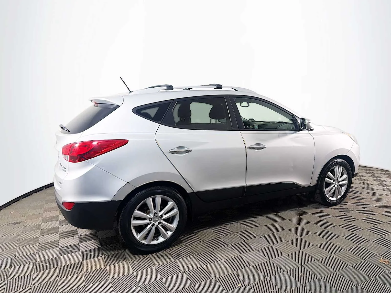 Used 2012 Diamond Silver Hyundai Limited PZEV image 4