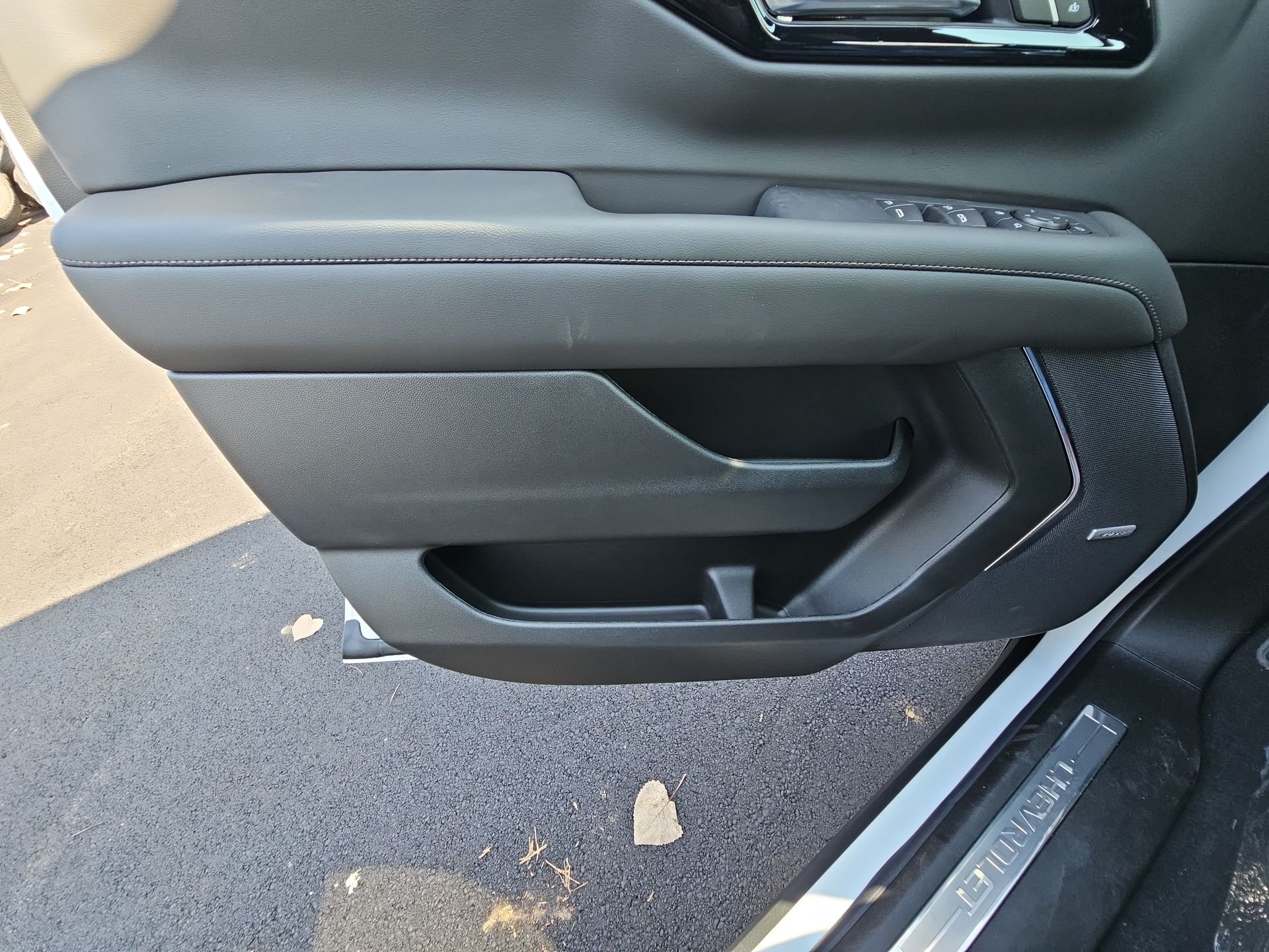 New 2026 Summit White Chevrolet Z71 image 20