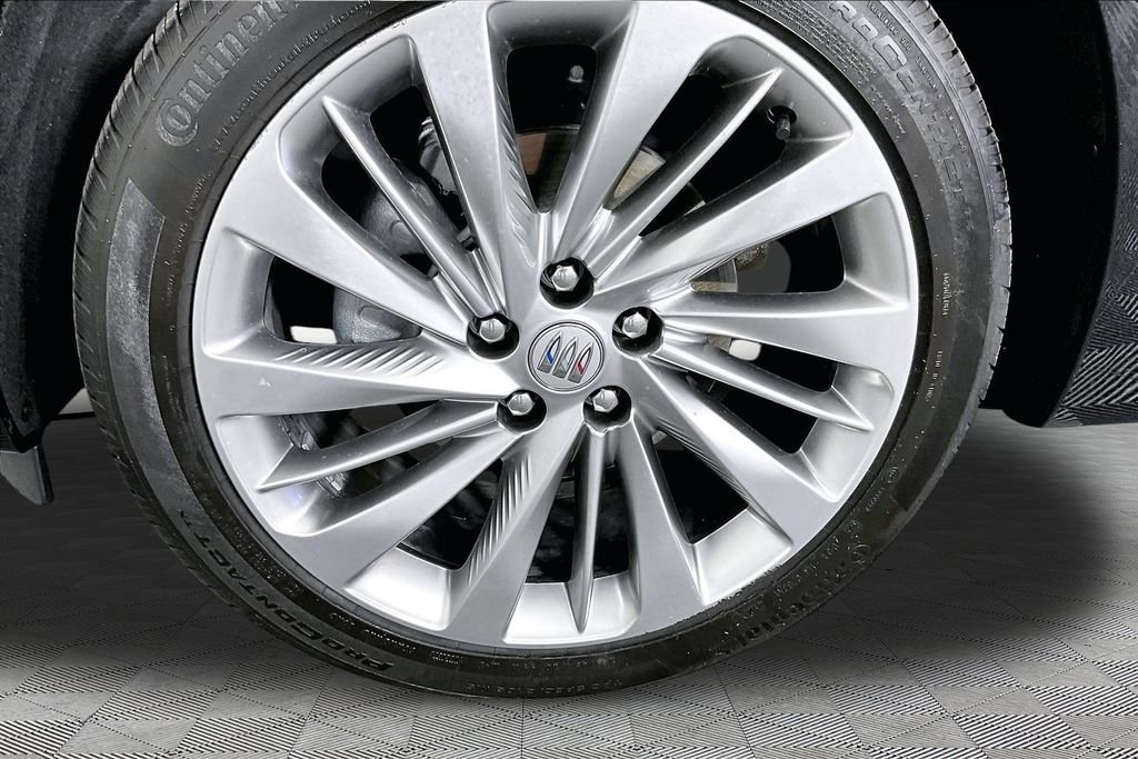 Used 2025 Black Buick Avenir image 32