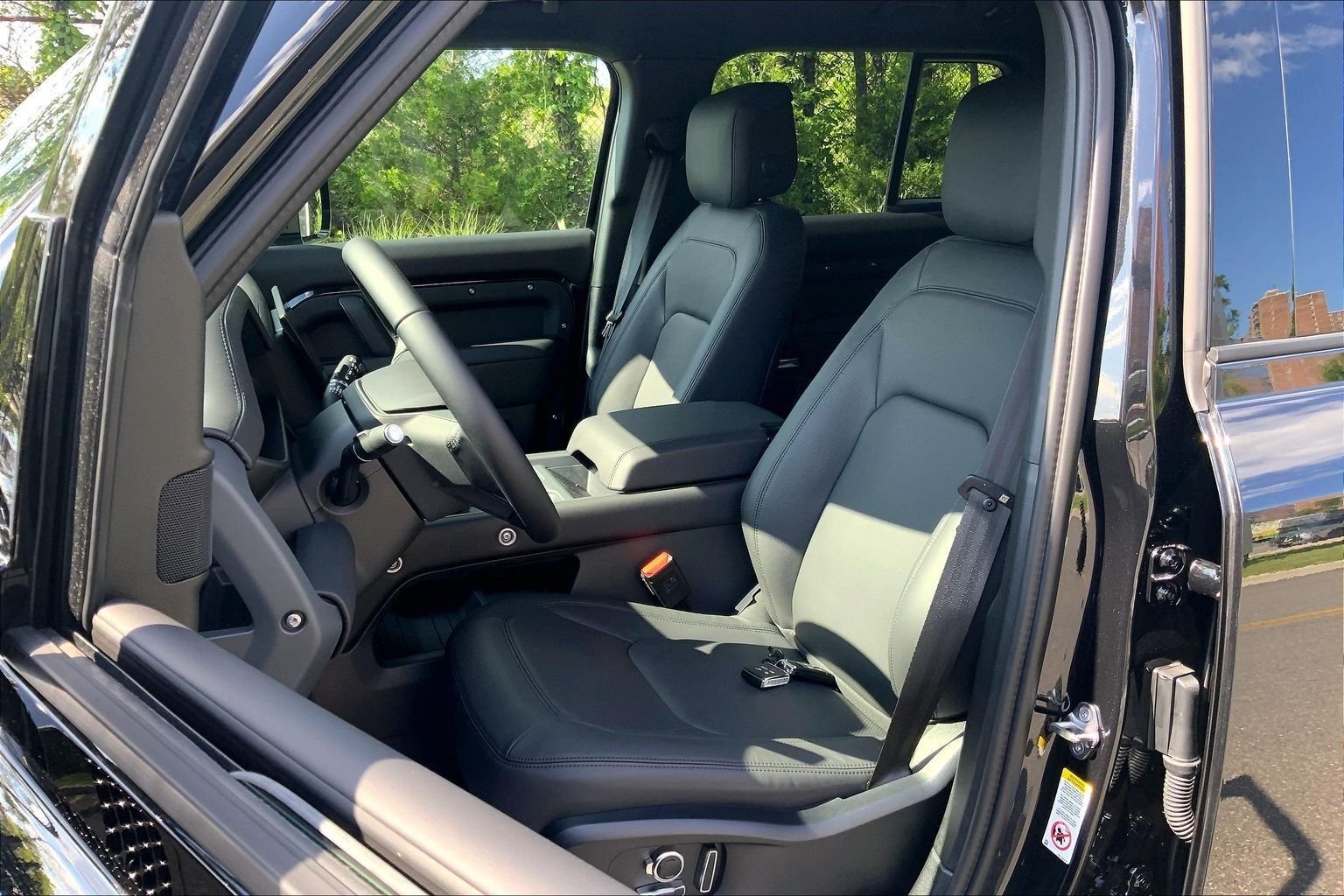 New 2026 Santorini Black LAND ROVER X-Dynamic SE image 9