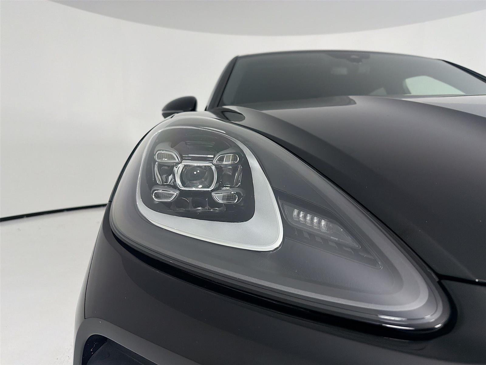 Used 2023 Chromitblack Metallic Porsche Base image 31