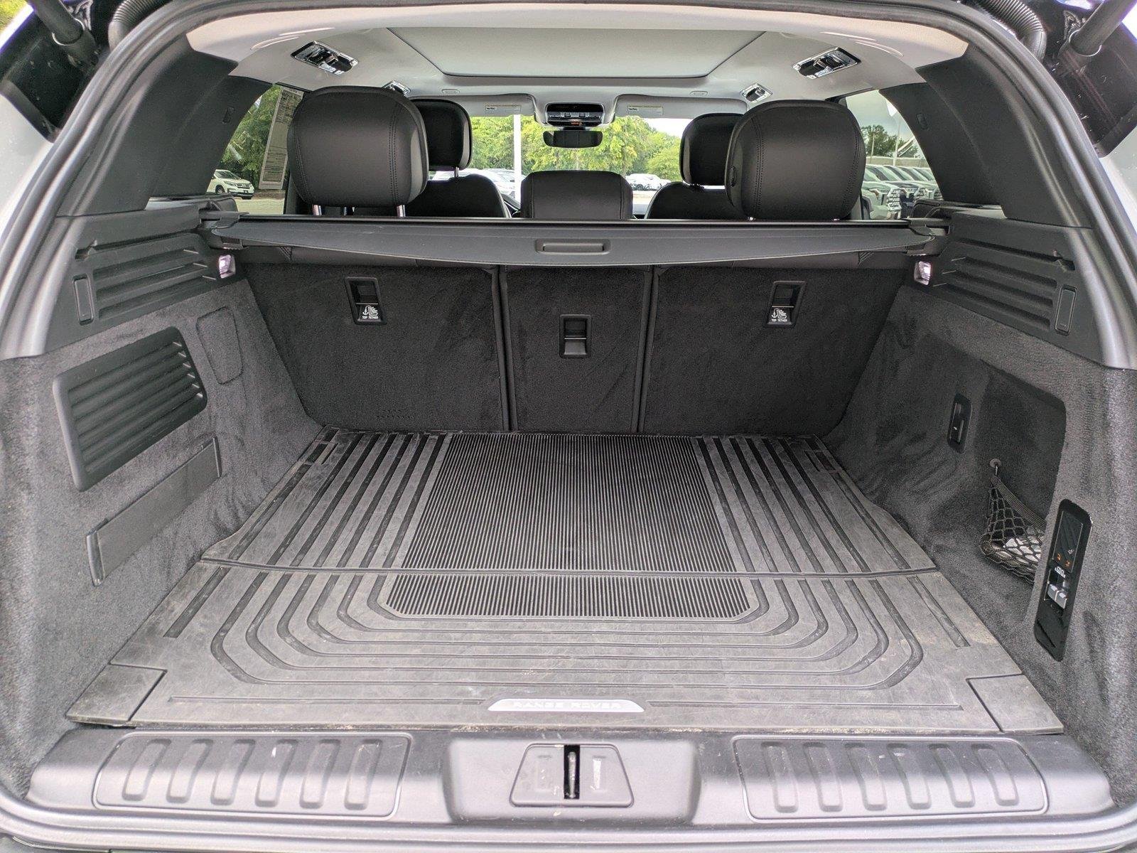 Used 2024 Fuji White Land Rover SE image 13