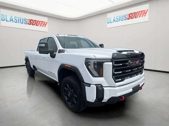 Used 2024 White GMC AT4 image 1