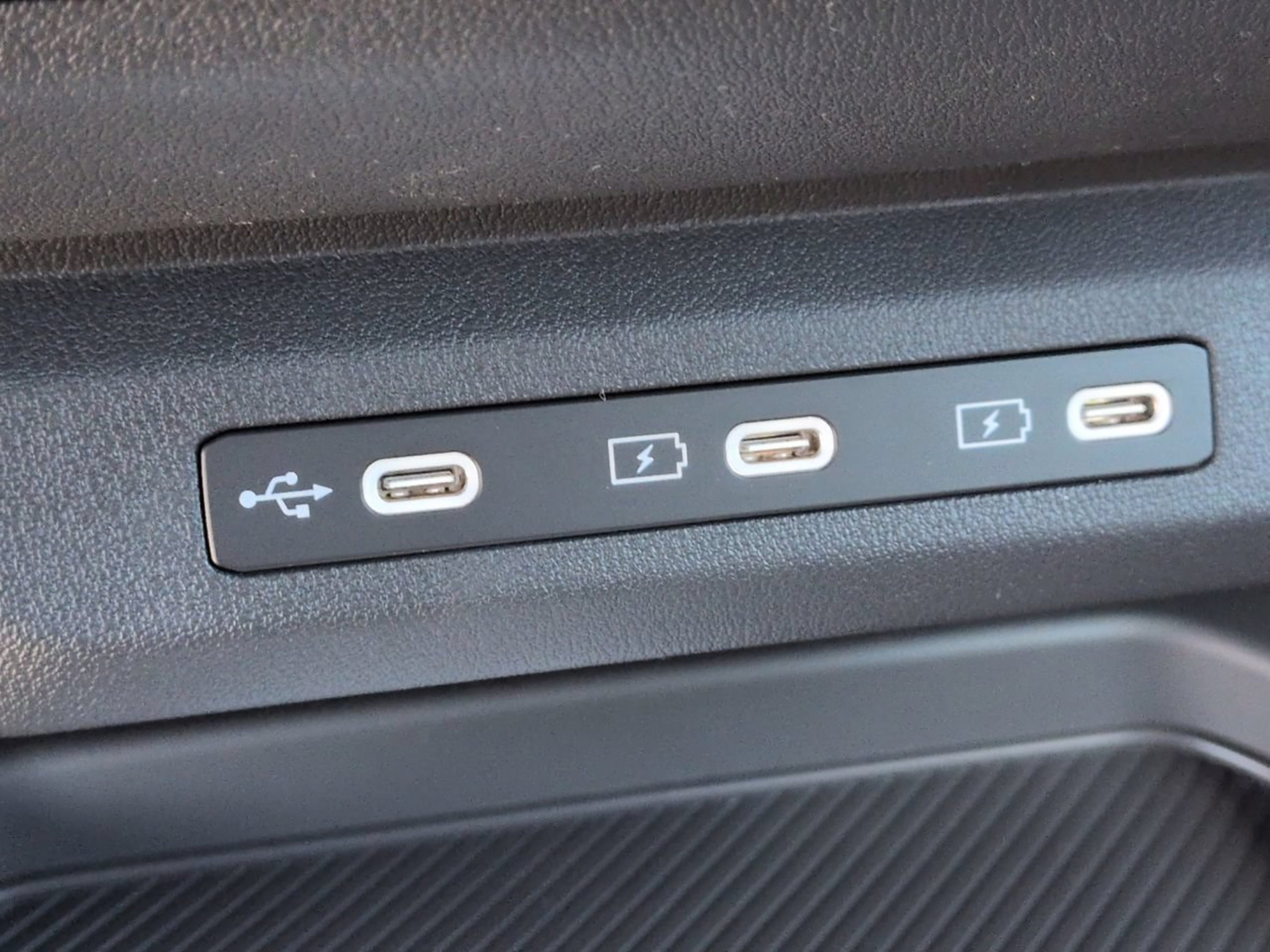 New 2027 Ivory Silver Kia S image 16