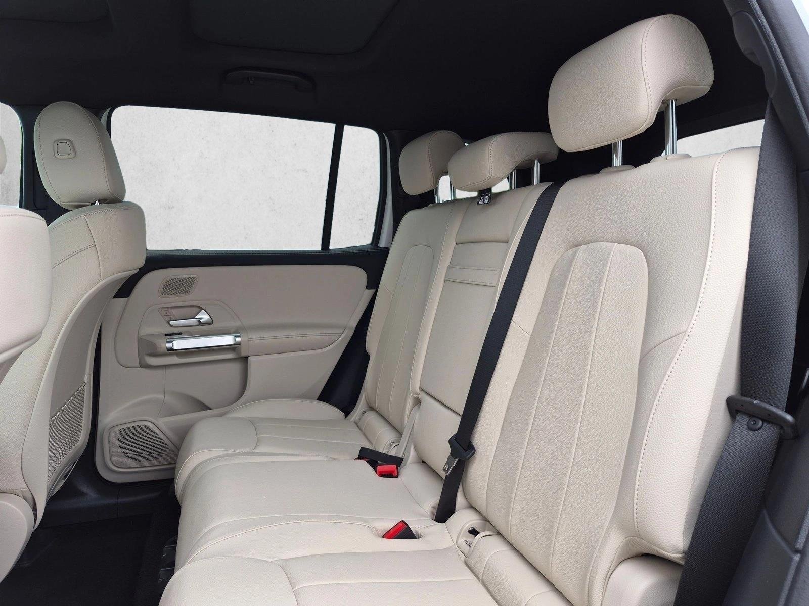 Certified Used 2026 Polar White Mercedes-Benz GLB 250 image 19