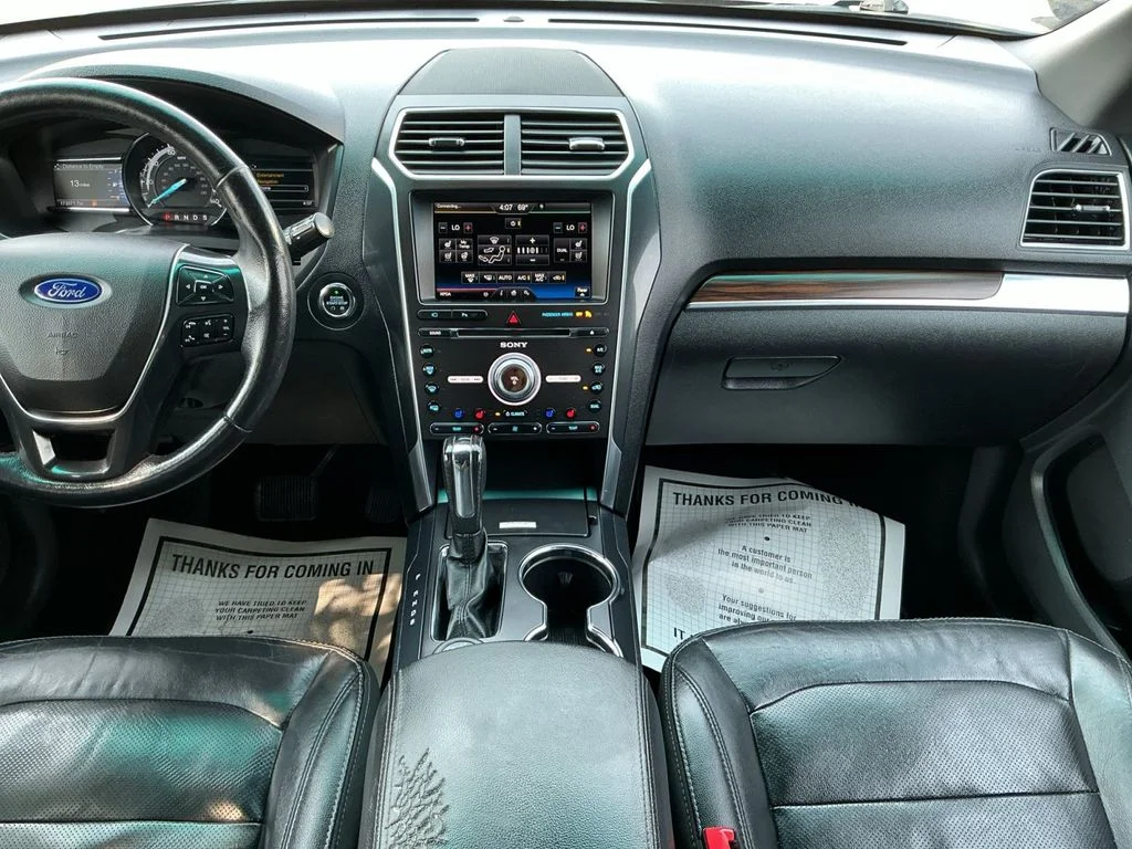Used 2016 Silver Ford Limited image 20