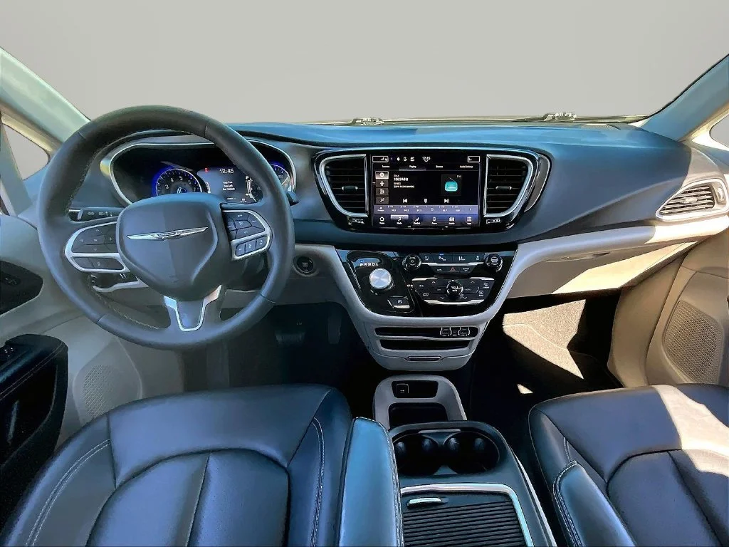 Used 2024 Silver Chrysler Touring L image 8
