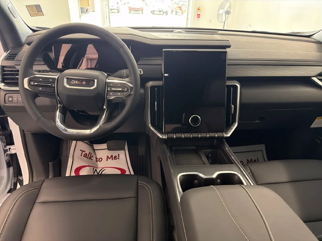 New 2027 Glacier White Tricoat GMC Elevation image 15