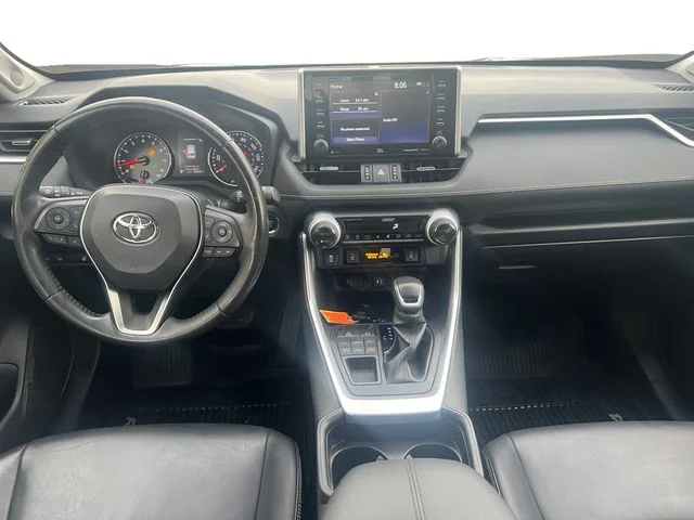 Used 2019 Gray Toyota XLE Premium image 10