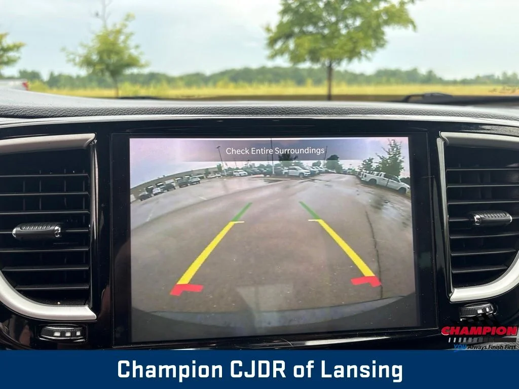Used 2022 Black Chrysler Touring L image 27