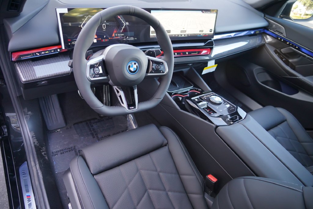 New 2027 Black Sapphire Metallic BMW 550e xDrive image 17