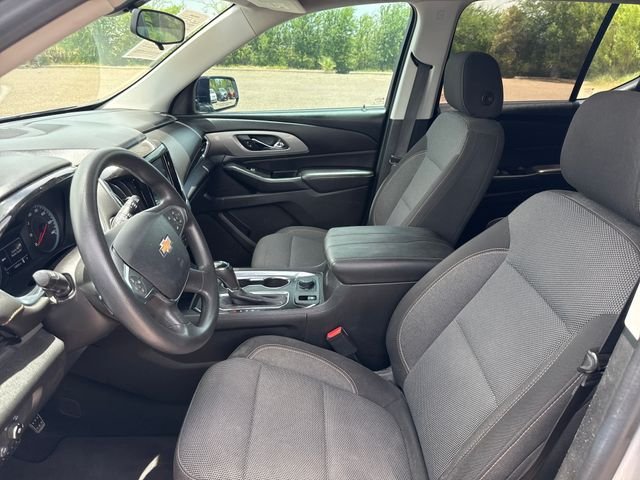 Used 2018 Silver Chevrolet LS image 9