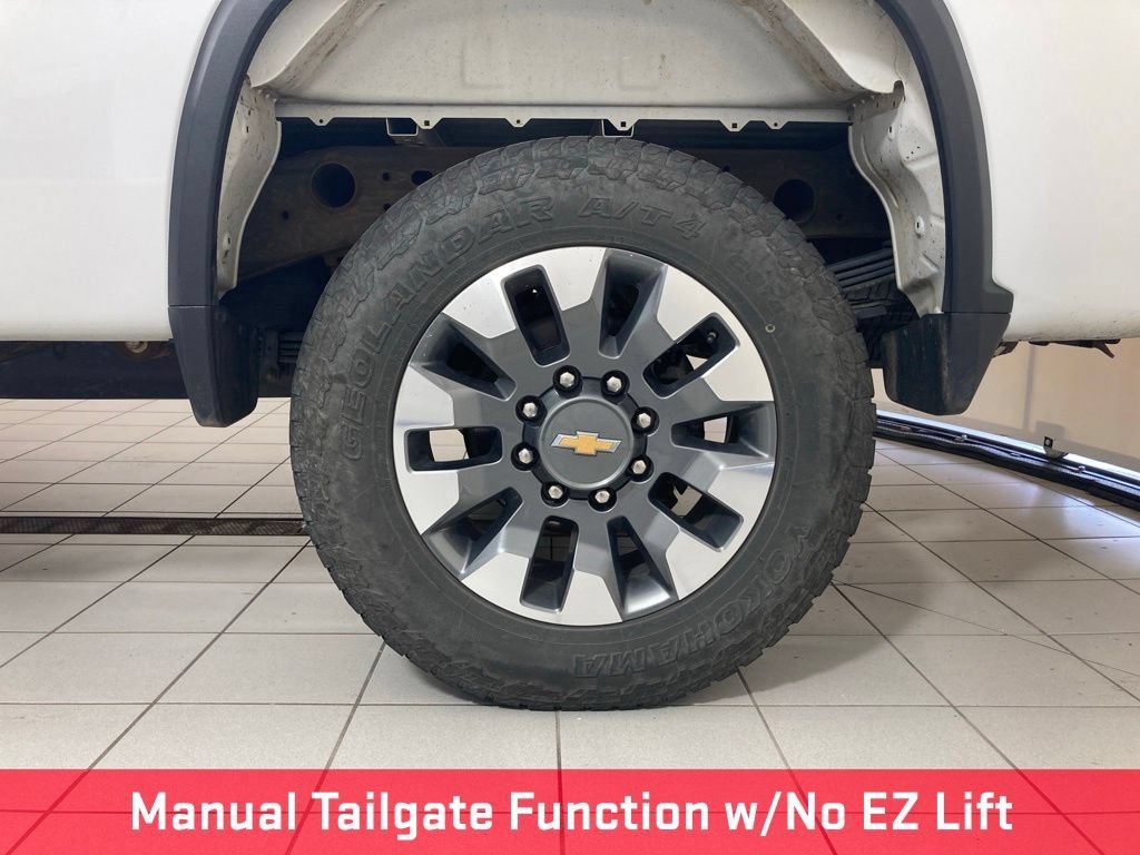 Used 2021 SUMMIT WHITE Chevrolet Custom image 27