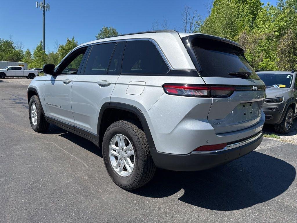 Used 2024 Silver Zynith Jeep Laredo image 5