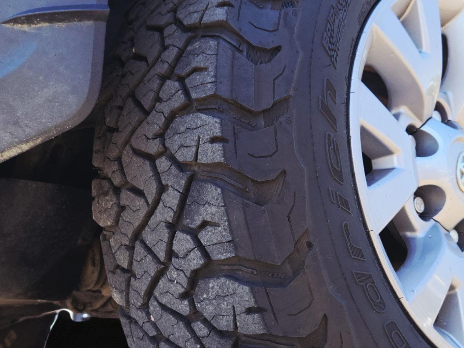 Used 2019 Super White Toyota SR5 image 9