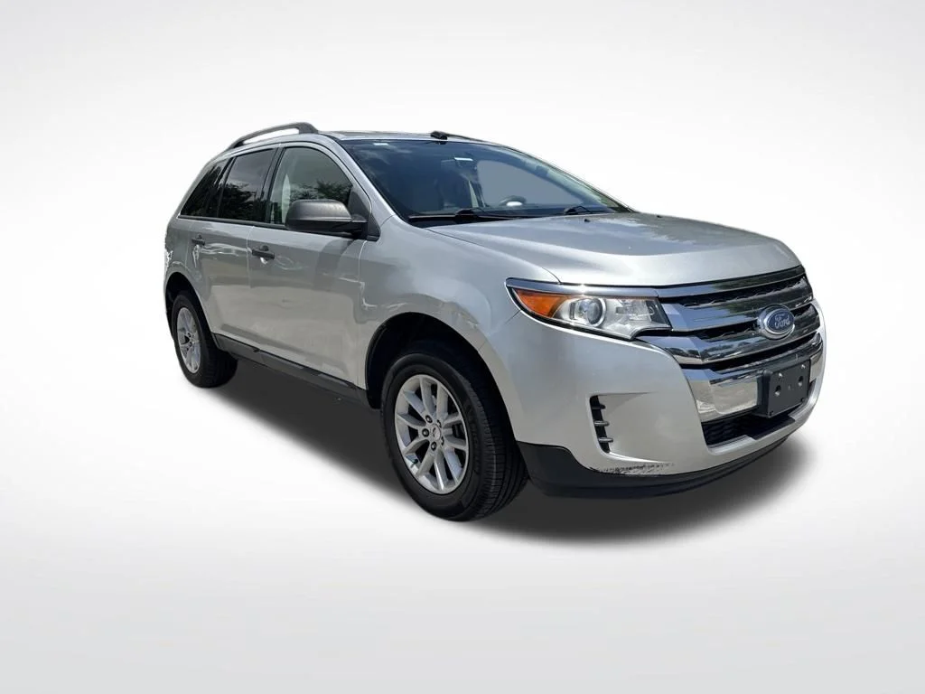 Used 2013 Ingot Silver Ford SE image 2