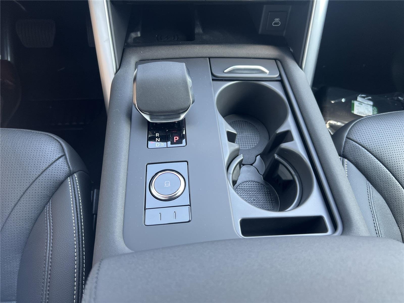Used 2025 Eiger Grey Metallic Land Rover S image 15