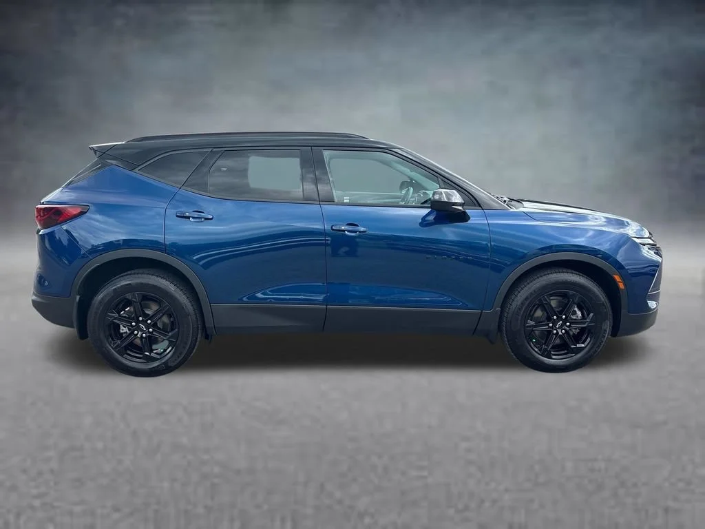 Used 2023 BLUE GLOW METALLIC Chevrolet LT image 7