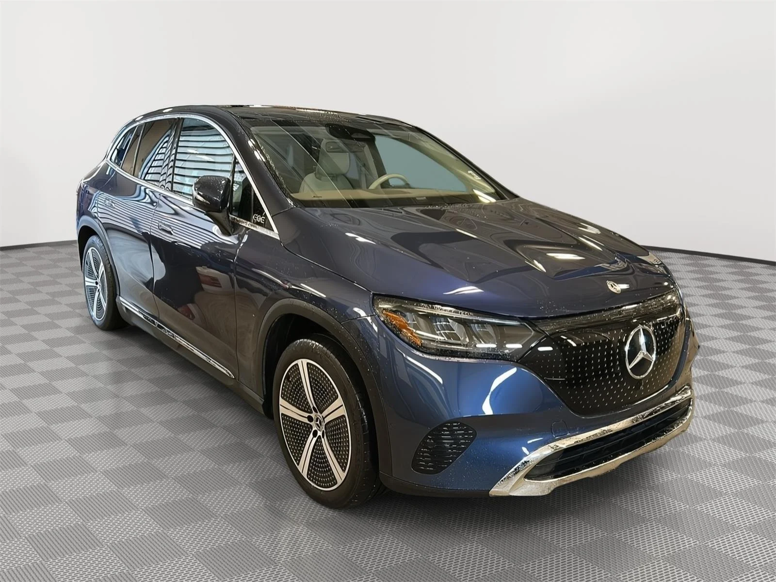 2023 Mercedes-Benz EQE SUV EQE 350 4MATIC's photo